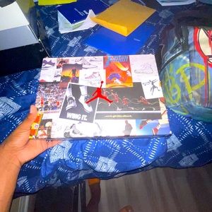 These are retro 8 Jordan only worn once red size 7